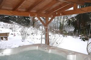 L’Ecrin Blanc – Cocon familial avec jacuzzi et salle de jeux v zime