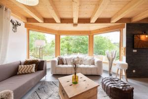 Posedenie v ubytovaní L’Ecrin Blanc – Cocon familial avec jacuzzi et salle de jeux