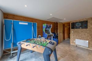 Herňa v ubytovaní L’Ecrin Blanc – Cocon familial avec jacuzzi et salle de jeux