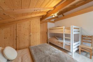 Posteľ alebo postele v izbe v ubytovaní L’Ecrin Blanc – Cocon familial avec jacuzzi et salle de jeux