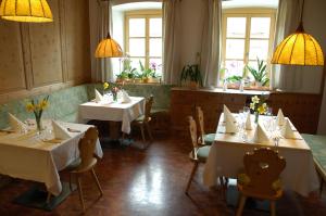 En restaurant eller et andet spisested på Hotel zur Post