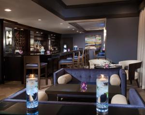 
The lounge or bar area at Pier House Resort & Spa
