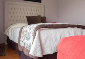 Łóżko lub łóżka w pokoju w obiekcie Hotel Rarinco