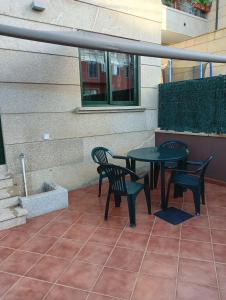 Posedenie v ubytovaní Apartamento con terraza y piscina