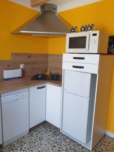 Kuchyň nebo kuchyňský kout v ubytování Gîte Atypique avec jacuzzi