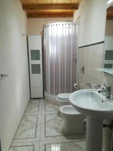 Koupelna v ubytování Casa PaSina