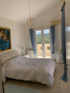 Katil atau katil-katil dalam bilik di Village House - Monemvasia municipality