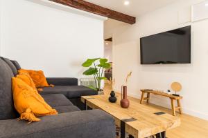 TV a/nebo společenská místnost v ubytování Apartamento de diseño en el corazón de Santander + 15 fotografií