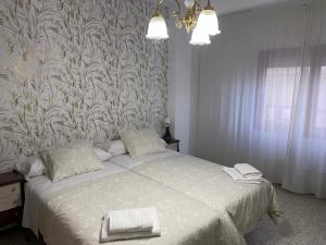 a bedroom with a bed with two towels on it at Alojamiento Central Caravaca in Caravaca de la Cruz