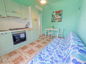 a kitchen with a bed in a room at Appartamenti Celestina Portoferraio in Portoferraio