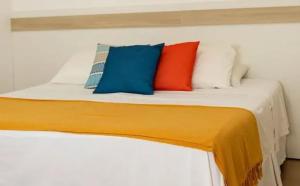 Cama ou camas em um quarto em Hotel Maricá