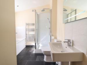 Ένα μπάνιο στο Beudy Bach Barn +20 φωτογραφίες