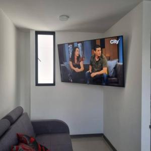 a living room with a flat screen tv on the wall at Apto Botero 1308 - WAIWA HOST in Floridablanca