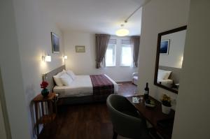 Postel nebo postele na pokoji v ubytování Scots House Hotel