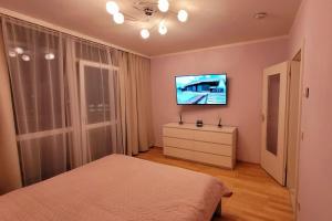 A bed or beds in a room at Romantische 2- Zimmer Wohnung für 4 Person.