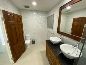 Koupelna v ubytování Nasara Resort Mentawai