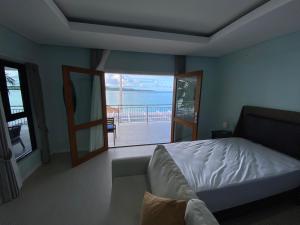 Postel nebo postele na pokoji v ubytování Nasara Resort Mentawai
