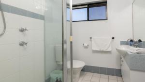 Modern Unit With Penthouse Views的一间浴室