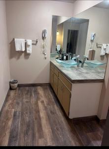 Phòng tắm tại Adobe Inn Durango