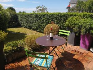 Vonkajšia záhrada v ubytovaní Studio avec jardin, terrasse et parking à Trouville - FR-1-712-34