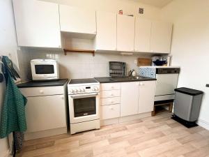Zdjęcie z galerii obiektu Appartement à Bénodet, 300m de la plage, calme, parking gratuit, proche restaurants et thalasso - FR-1-481-139 w mieście Bénodet