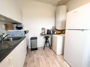 Zdjęcie z galerii obiektu Appartement à Bénodet, 300m de la plage, calme, parking gratuit, proche restaurants et thalasso - FR-1-481-139 w mieście Bénodet
