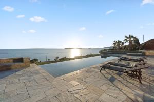 Bazen u objektu Villa Thalassa, Beachfront, Private Pool & Sunset Views ili u blizini