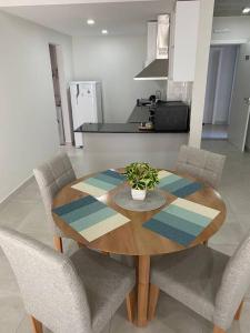 a dining room table and chairs in a kitchen at Acogedor dpto! Zona Conmebol 505 in La Mercedes