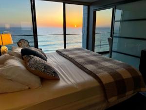 Postel nebo postele na pokoji v ubytování Ocean View Luxury Condo Oceanfront and Pool