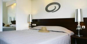 Säng eller sängar i ett rum på Golden Beach