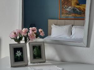 Posteľ alebo postele v izbe v ubytovaní Dora's House comfortable apartment with a yard and view