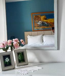 Posteľ alebo postele v izbe v ubytovaní Dora's House comfortable apartment with a yard and view