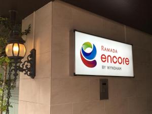 Ramada Encore by Wyndham Amagasaki的证书、奖牌、标识或其他文件