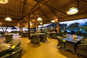Restaurace v ubytování Peninsula Bay Resort