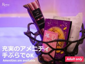 a glass vase with books in it at Koriyama Aine Adult Only in Koriyama
