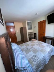 A bed or beds in a room at Antara Hostal