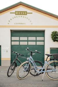 Jízda na kole v ubytování Arkadenweingut-Gästehaus Heiss nebo okolí