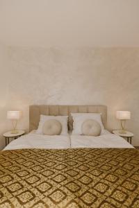 A bed or beds in a room at Hill View Apartment Tatragolf