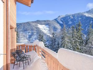 a balcony with two chairs and a view of the mountains at Chalet Grand Roi in La Tzoumaz
