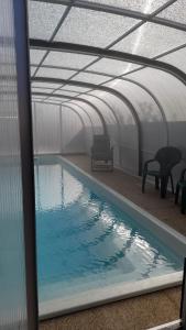 a large swimming pool in a building at Kincsem Vendégház in Szilvásvárad
