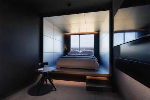 Ein Bett oder Betten in einem Zimmer der Unterkunft Zonar Zagreb by Maistra City Vibes