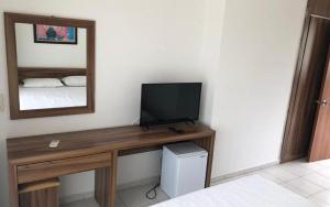 TV a/nebo společenská místnost v ubytování Eldar Garden Resort