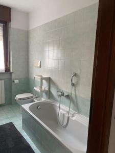 a bathroom with a bath tub and a toilet at Da Tonio in Lodi