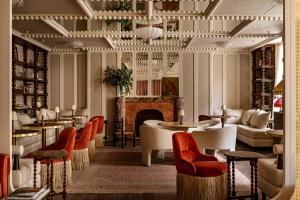Château des Fleurs Hôtel & Spa Paris的休息区