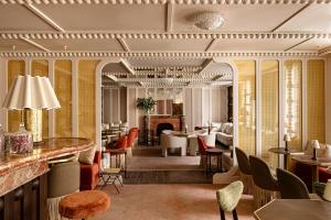 Château des Fleurs Hôtel & Spa Paris的休息区