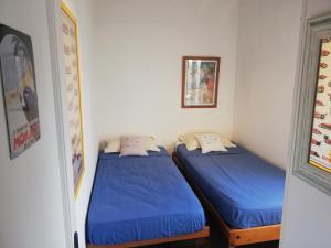 Un pat sau paturi într-o cameră la Duplex with View on the Cap d'Antibes
