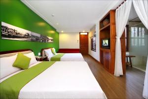 A bed or beds in a room at Thanh Van 1 Hotel