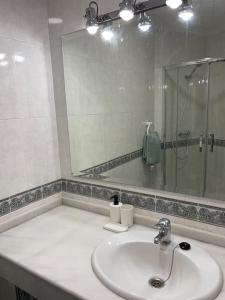 Łazienka w obiekcie Estudio en Fuengirola con vistas al mar