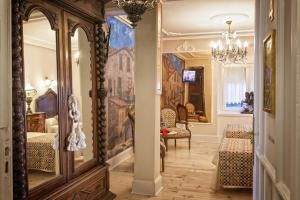 Khu vực ghế ngồi tại Hostal Boutique Puerta del Sol +54 ảnh