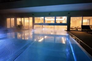 Bazén v ubytování das Balance - Spa & Golf Hotel am Wörthersee nebo v jeho okolí